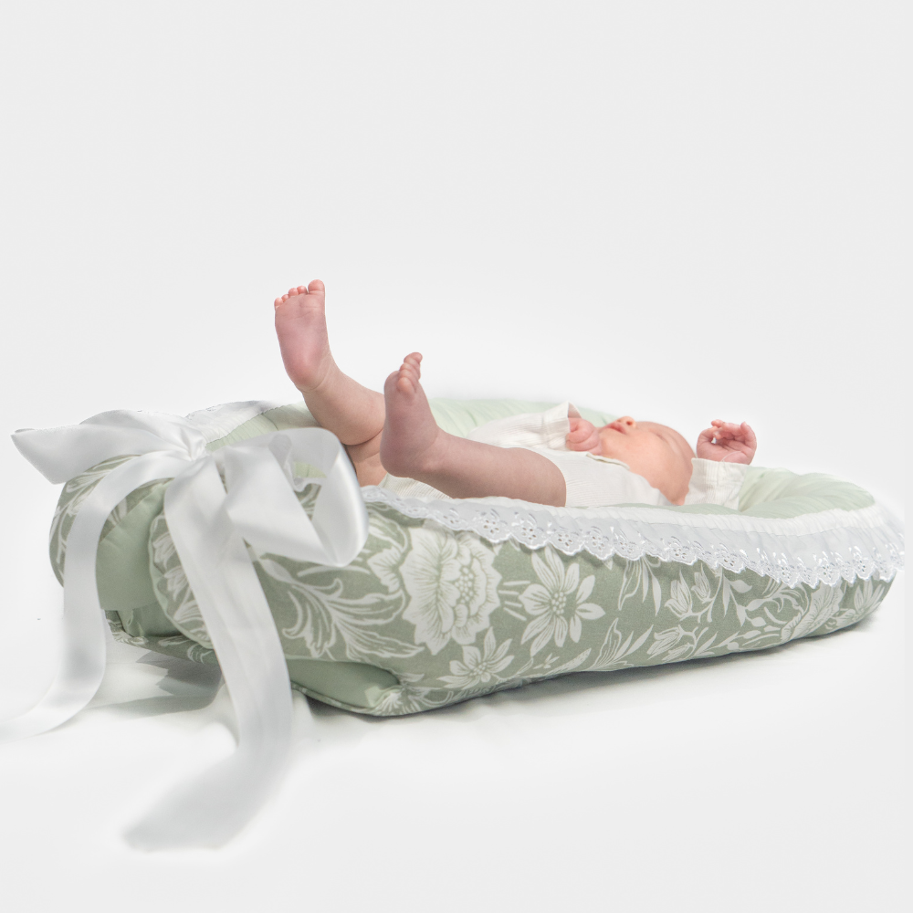 Saga Babynest | Grønt og hvitt mønster (Limited Edition!)